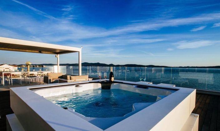 Image No.5-6 Bed Property for sale