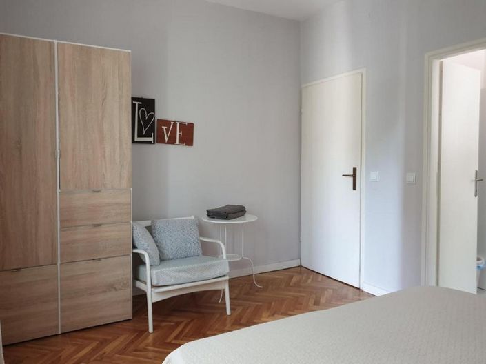 Image No.11-10 Bed Property for sale