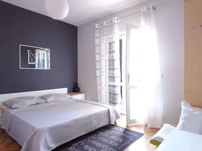 Image No.12-10 Bed Property for sale