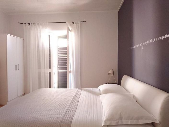 Image No.13-10 Bed Property for sale