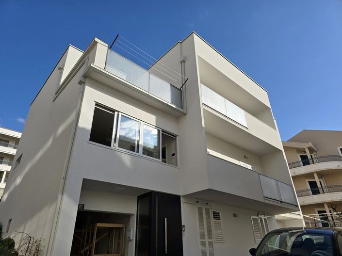 Image No.3-10 Bed Property for sale