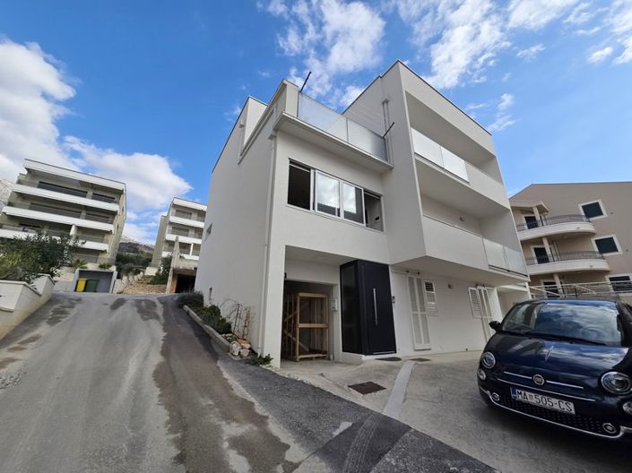 Image No.4-10 Bed Property for sale