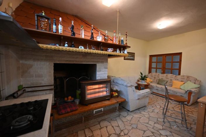 Image No.13-11 Bed Property for sale