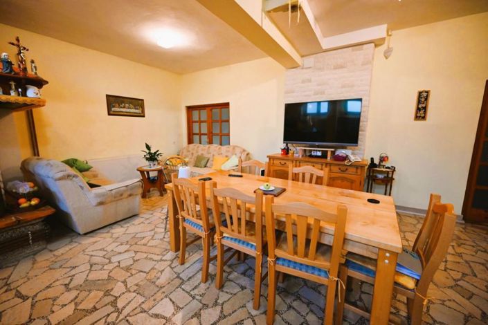 Image No.17-11 Bed Property for sale