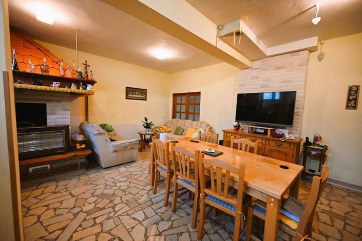 Image No.18-11 Bed Property for sale