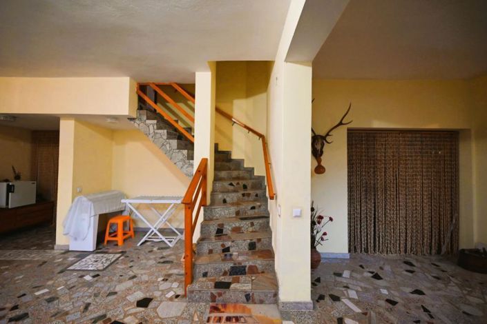 Image No.21-11 Bed Property for sale