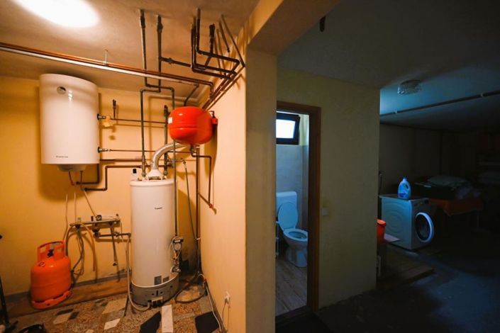 Image No.23-11 Bed Property for sale