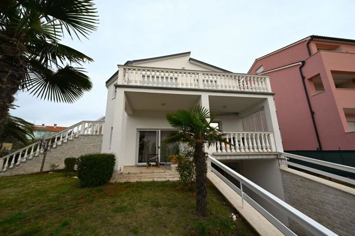 Image No.7-11 Bed Property for sale