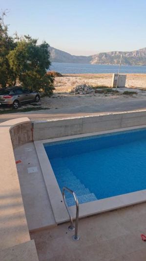 Image No.20-6 Bed Property for sale