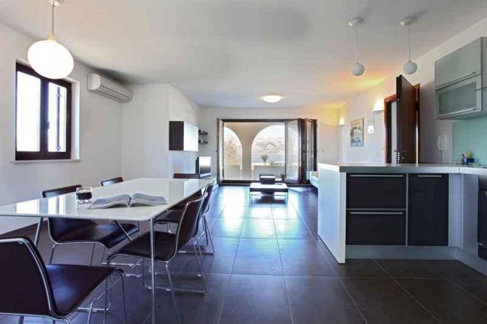 Image No.8-6 Bed Property for sale