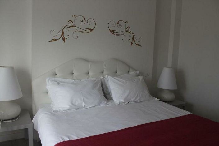 Image No.11-10 Bed Property for sale