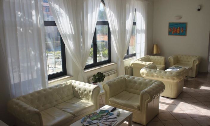 Image No.3-10 Bed Property for sale