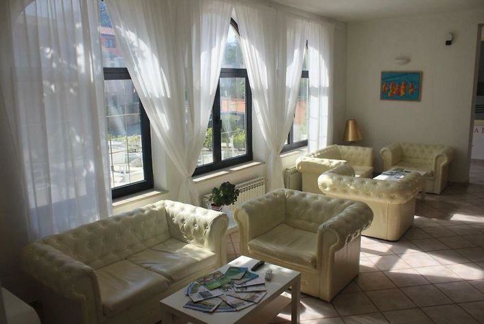 Image No.7-10 Bed Property for sale