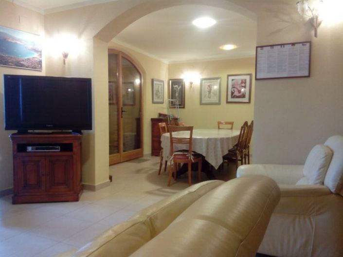 Image No.19-3 Bed Property for sale