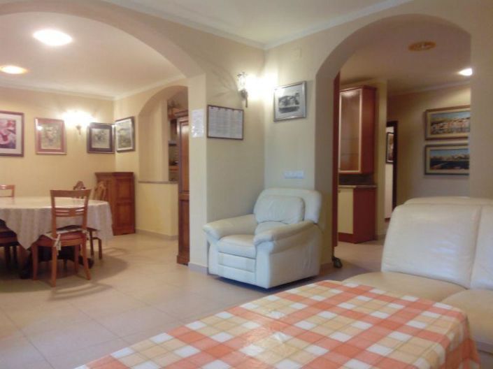 Image No.8-3 Bed Property for sale