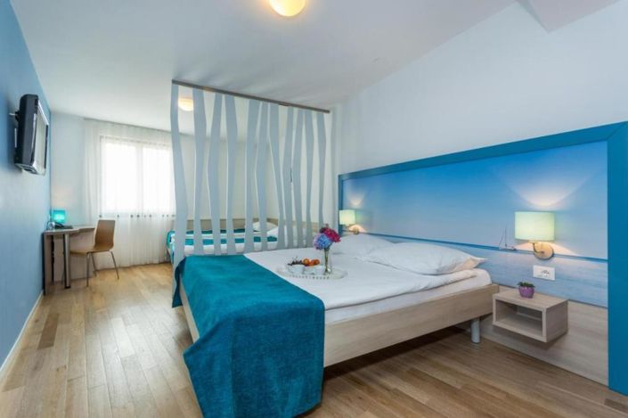 Image No.3-8 Bed Property for sale