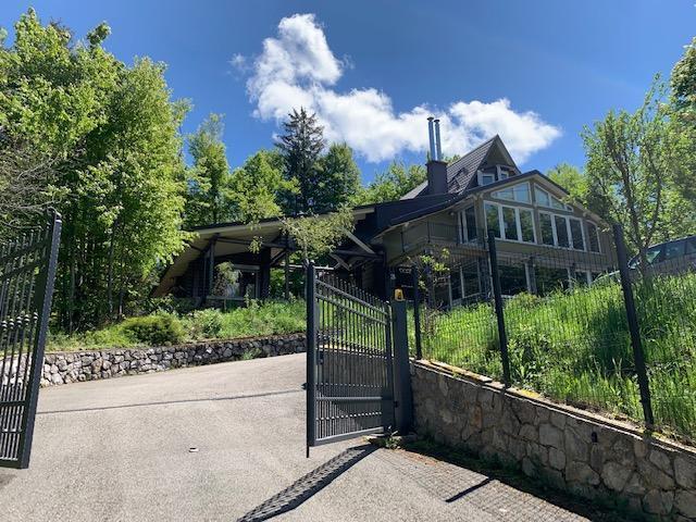 Image No.17-3 Bed Property for sale