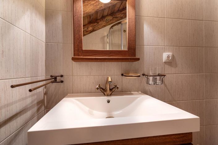 Image No.14-6 Bed Property for sale