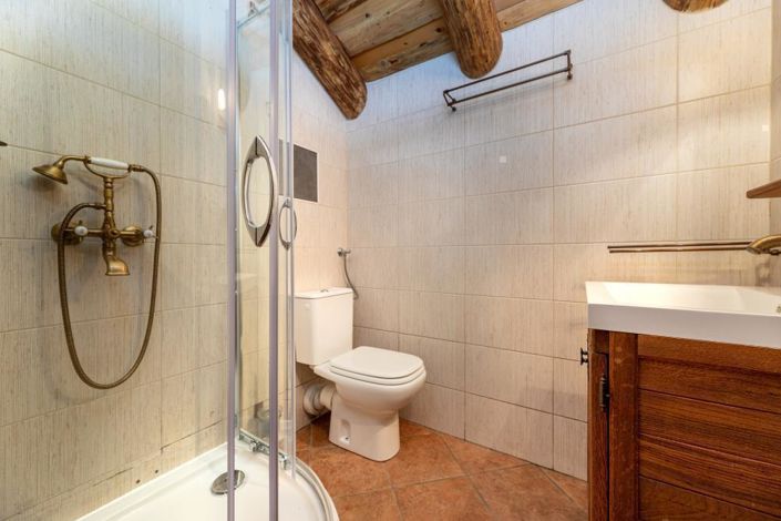 Image No.15-6 Bed Property for sale