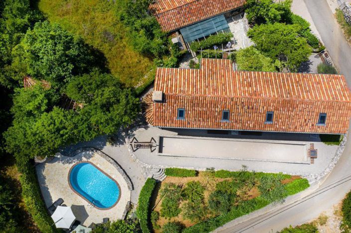 Image No.2-6 Bed Property for sale