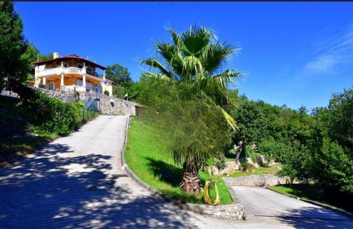 Image No.1-6 Bed Property for sale