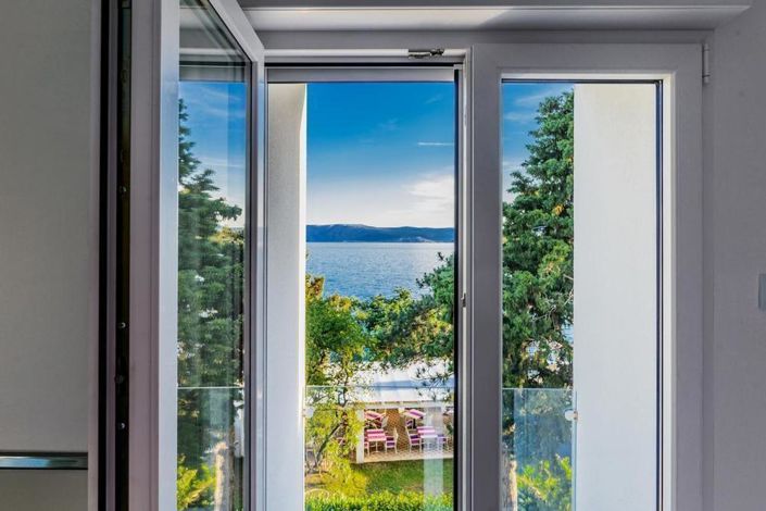 Image No.3-19 Bed Property for sale