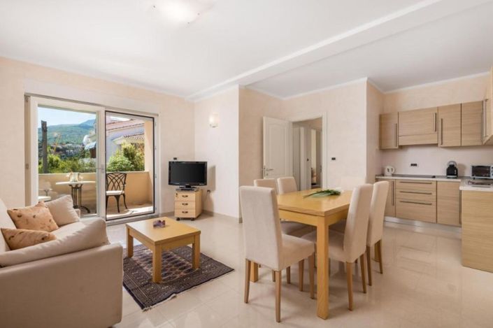 Image No.10-10 Bed Property for sale