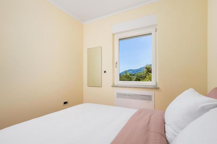 Image No.13-10 Bed Property for sale