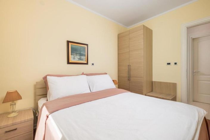 Image No.15-10 Bed Property for sale