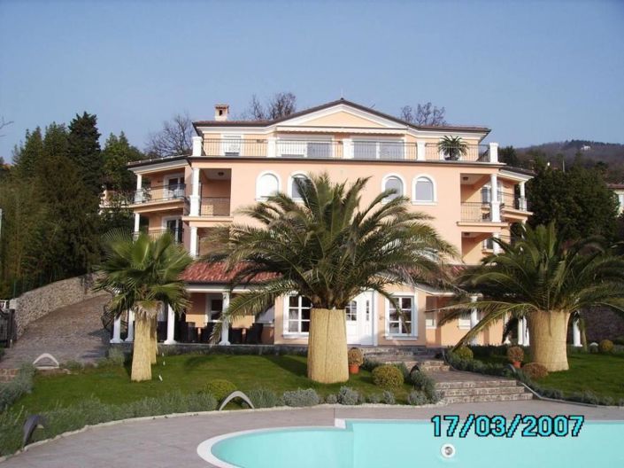 Image No.2-10 Bed Property for sale