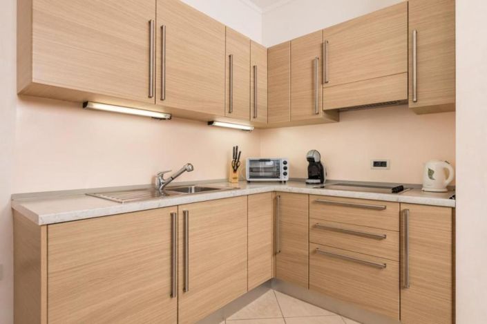 Image No.20-10 Bed Property for sale