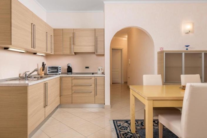 Image No.22-10 Bed Property for sale