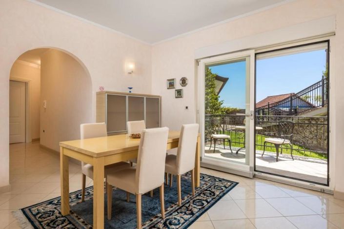 Image No.23-10 Bed Property for sale