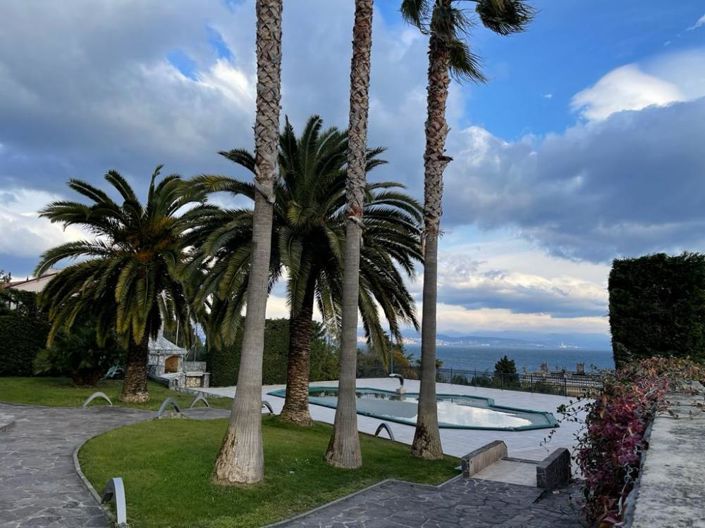 Image No.4-10 Bed Property for sale