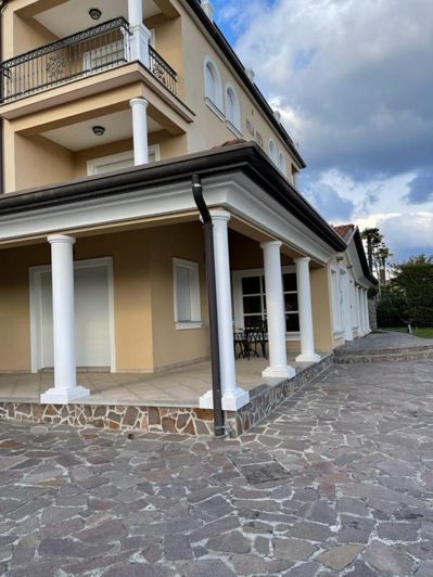 Image No.7-10 Bed Property for sale