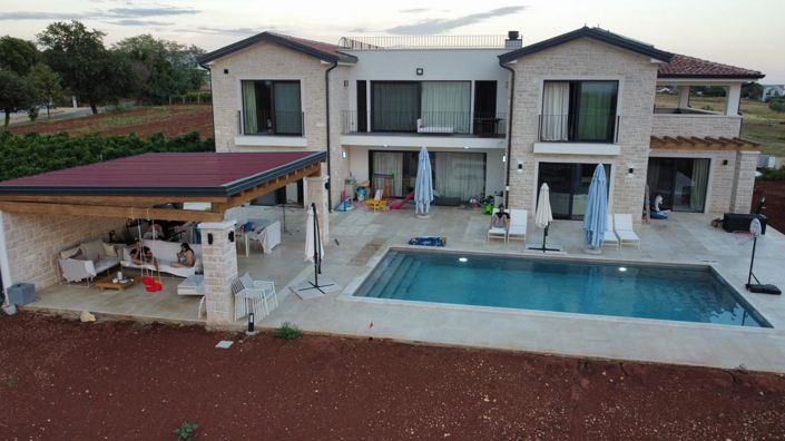 Image No.12-Propriété de 5 chambres à vendre à Kaštelir