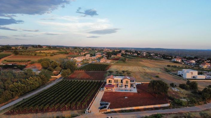 Image No.6-Propriété de 5 chambres à vendre à Kaštelir