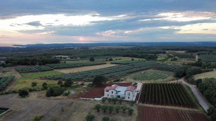 Image No.9-Propriété de 5 chambres à vendre à Kaštelir