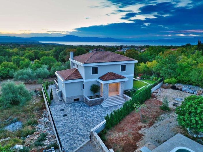 Image No.1-4 Bed Property for sale