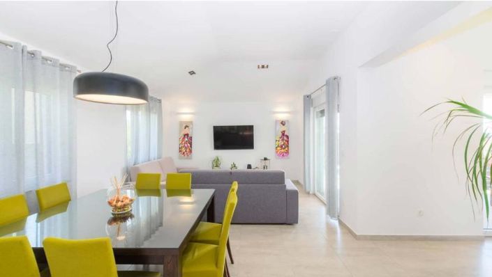 Image No.9-3 Bed Property for sale