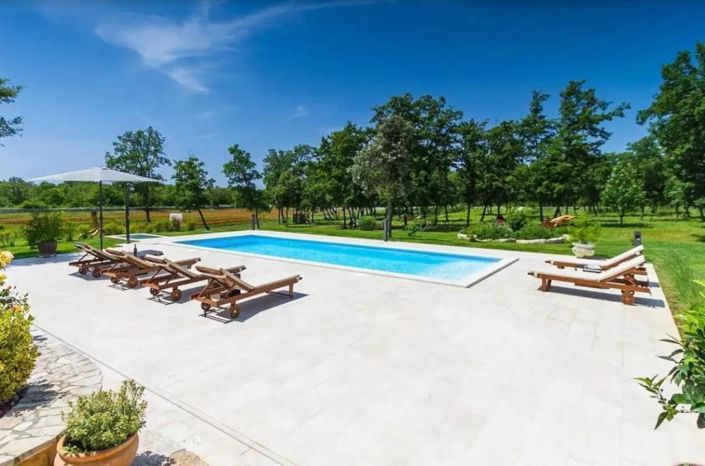 Image No.1-4 Bed Property for sale