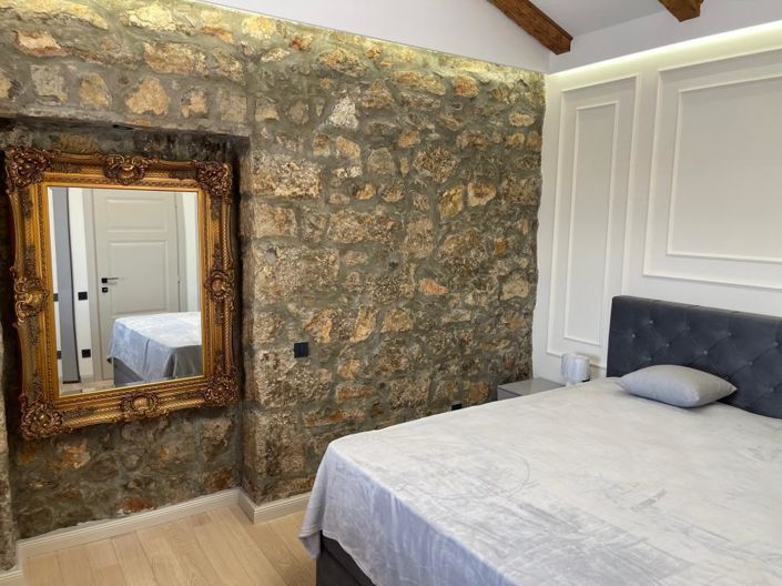 Image No.12-2 Bed Property for sale