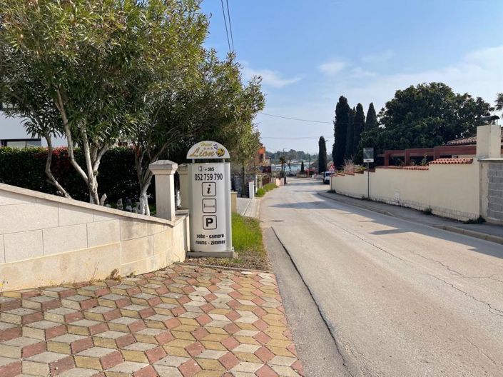 Image No.11-8 Bed Property for sale