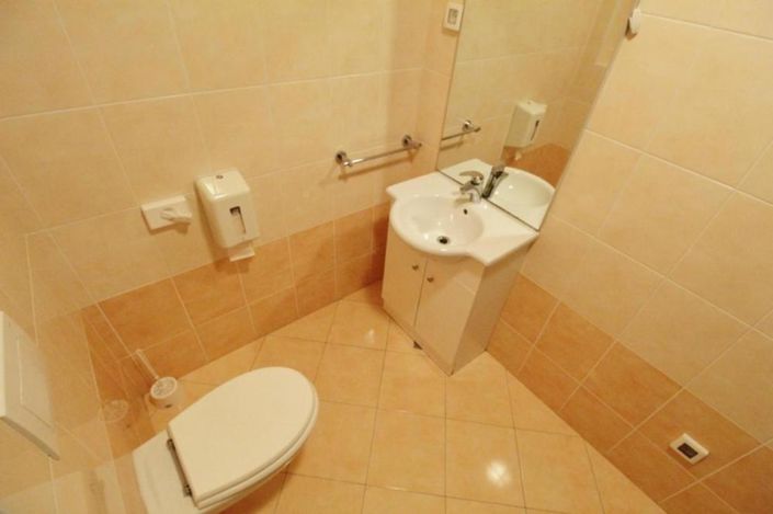 Image No.16-8 Bed Property for sale