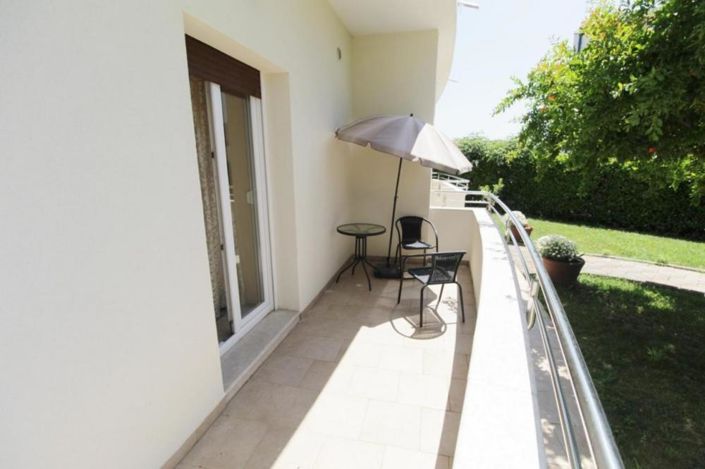 Image No.23-8 Bed Property for sale