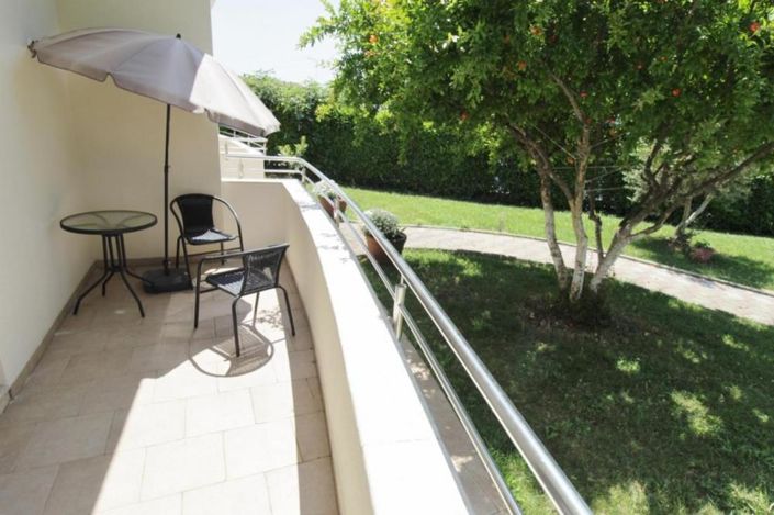 Image No.24-8 Bed Property for sale