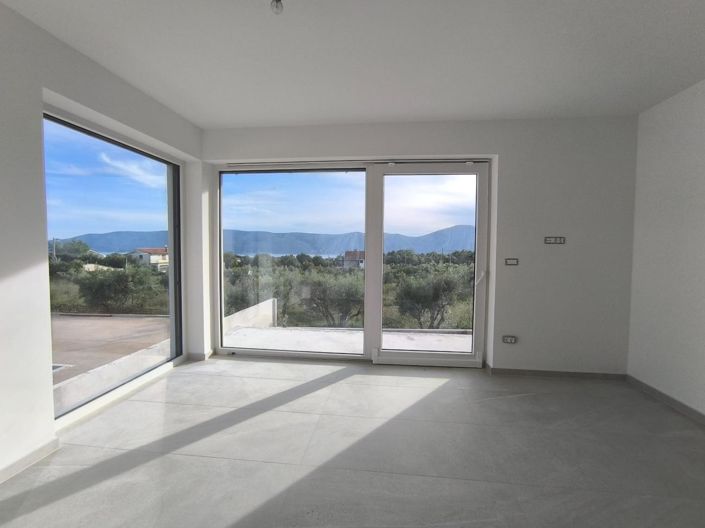 Image No.3-4 Bed Property for sale