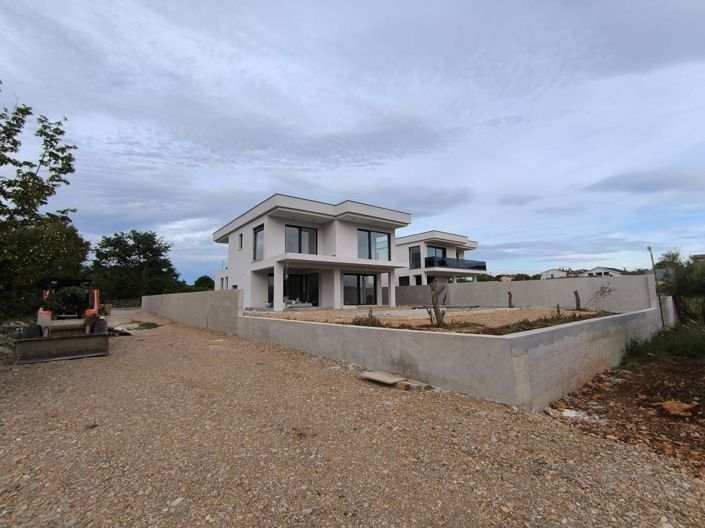 Image No.8-4 Bed Property for sale