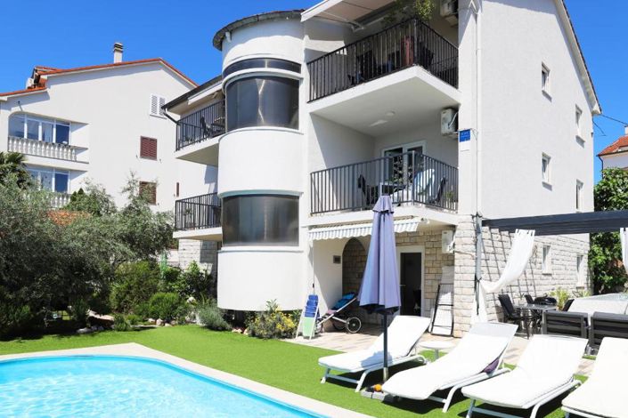 Image No.1-11 Bed Property for sale