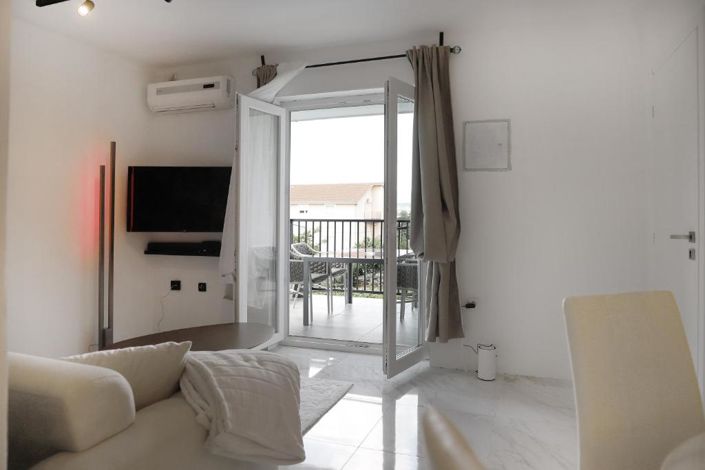 Image No.10-11 Bed Property for sale